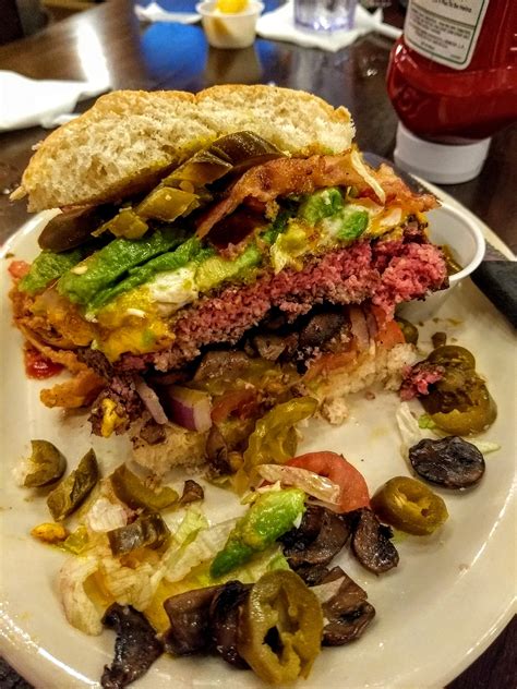 How much fat is in fresh 1/2 lb bacon cheeseburger - calories, carbs, nutrition