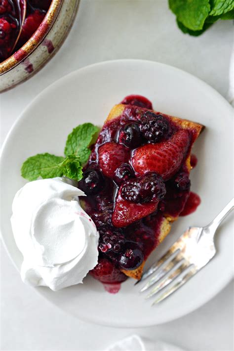 How much fat is in fresh berry compote - calories, carbs, nutrition