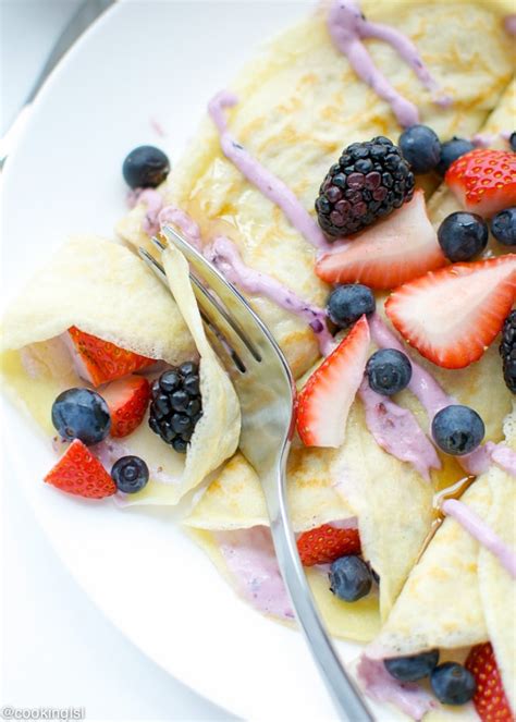 How much fat is in fresh berry crepes - calories, carbs, nutrition