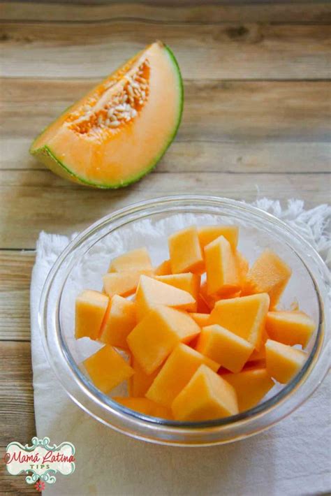 How much fat is in fresh cantaloupe wedge - calories, carbs, nutrition