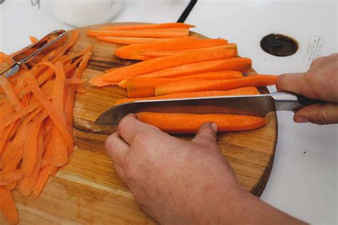 How much fat is in fresh carrot sticks - calories, carbs, nutrition