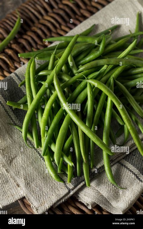 How much fat is in fresh french green beans - calories, carbs, nutrition