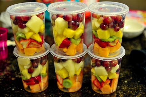 How much fat is in fresh fruit 2 go snack cup - calories, carbs, nutrition