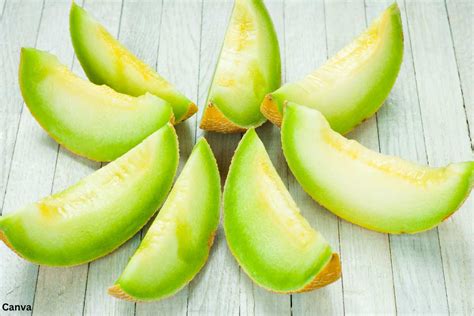 How much fat is in fresh honeydew melon wedge - calories, carbs, nutrition