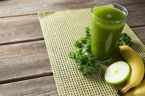 How much fat is in fresh kale juice (67768.0) - calories, carbs, nutrition