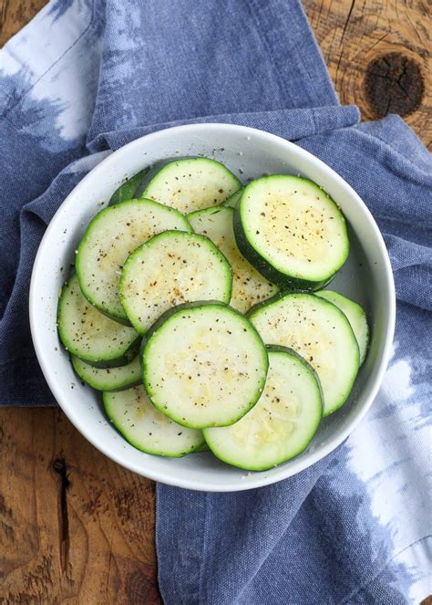 How much fat is in fresh steamed zucchini - calories, carbs, nutrition