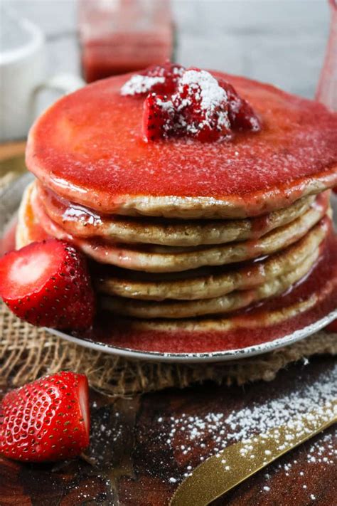 How much fat is in fresh strawberry pancakes - calories, carbs, nutrition