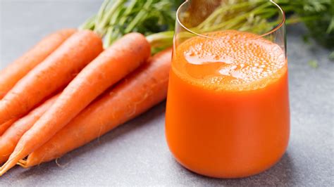 How much fat is in fresh sweet carrot juice - calories, carbs, nutrition