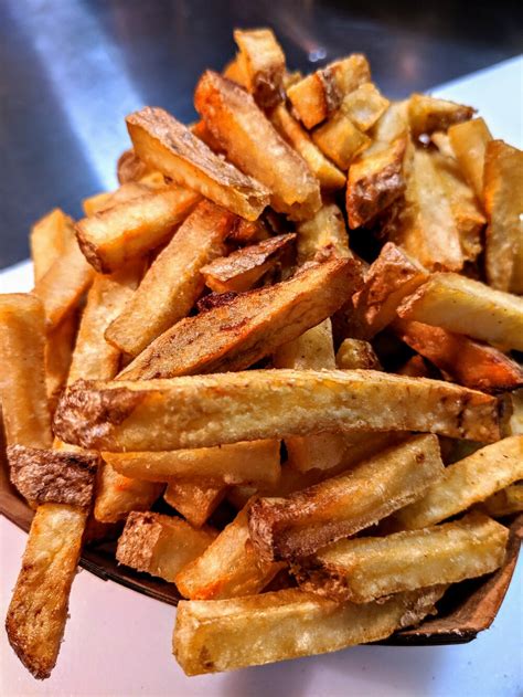 How much fat is in fresh-cut french fries - calories, carbs, nutrition