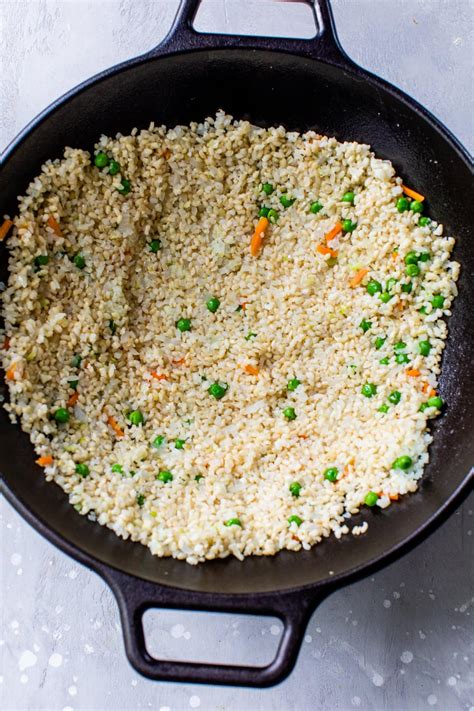 How much fat is in fried brown rice - calories, carbs, nutrition