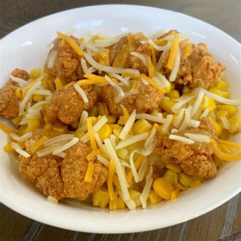 How much fat is in fried chicken and mashed potato bowl with corn and gravy - calories, carbs, nutrition