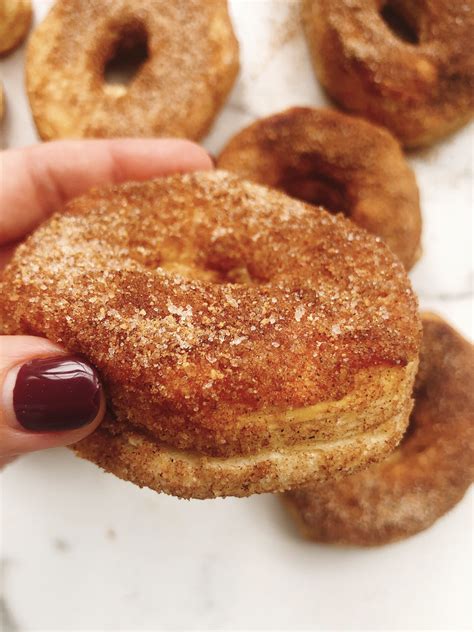 How much fat is in fried dough withcinnamon sugar - calories, carbs, nutrition