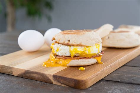 How much fat is in fried egg o'muffin with ham, american cheese - calories, carbs, nutrition