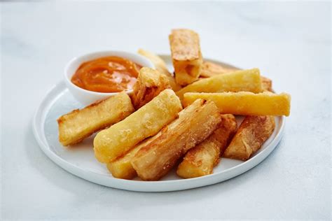 How much fat is in fried yucca chips - calories, carbs, nutrition