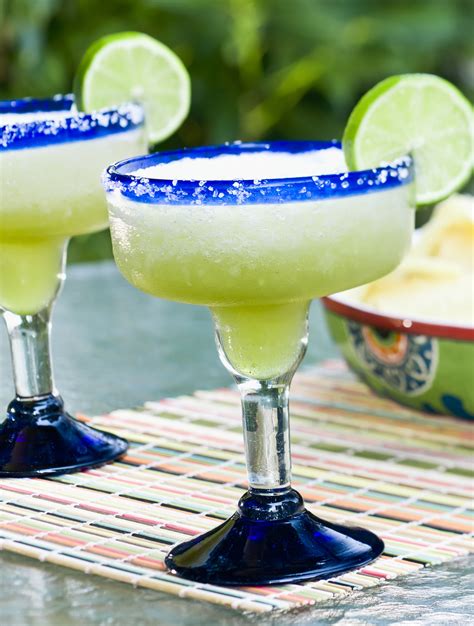 How much fat is in frozen margarita (16 oz) - calories, carbs, nutrition