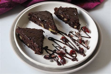 How much fat is in fruit and nut chili brownies - calories, carbs, nutrition