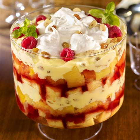 How much fat is in fruit trifle - calories, carbs, nutrition