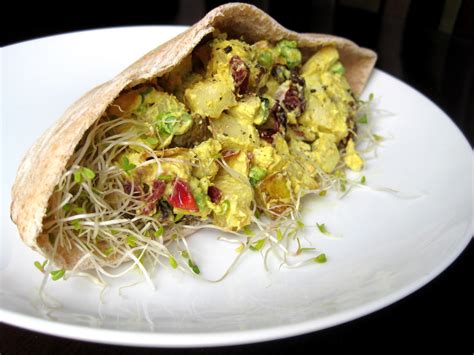 How much fat is in garden curry salad pita - calories, carbs, nutrition