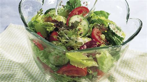 How much fat is in garden medley salad - calories, carbs, nutrition