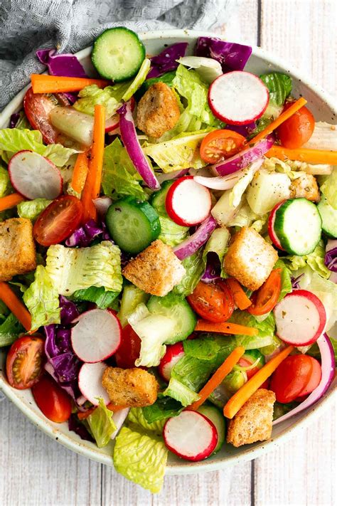 How much fat is in garden salad - calories, carbs, nutrition