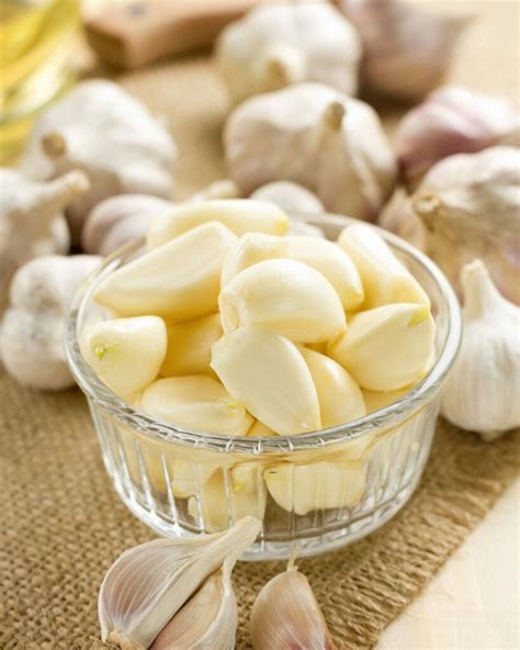 How much fat is in garlic & tomato soup - calories, carbs, nutrition