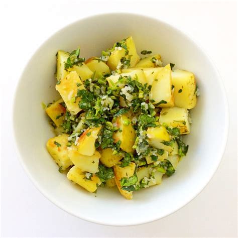 How much fat is in garlic and coriander potatoes - calories, carbs, nutrition