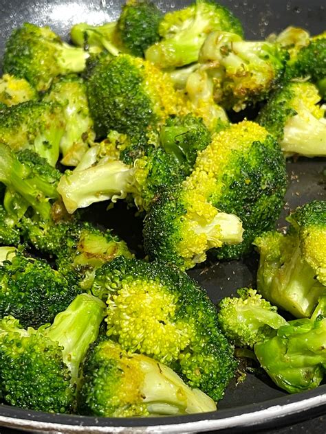 How much fat is in garlic broccoli saute - calories, carbs, nutrition