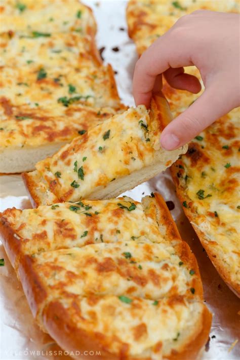 How much fat is in garlic cheesy bread - calories, carbs, nutrition