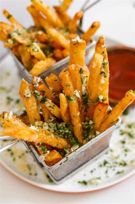 How much fat is in garlic fries (17625.0) - calories, carbs, nutrition