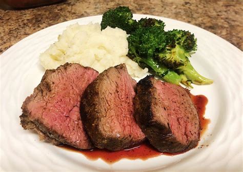 How much fat is in garlic grilled beef with cilantro mashed potatoes - calories, carbs, nutrition