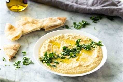 How much fat is in garlic hummus - calories, carbs, nutrition