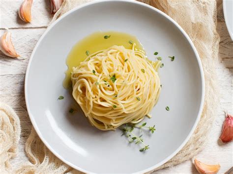 How much fat is in garlic pasta - calories, carbs, nutrition
