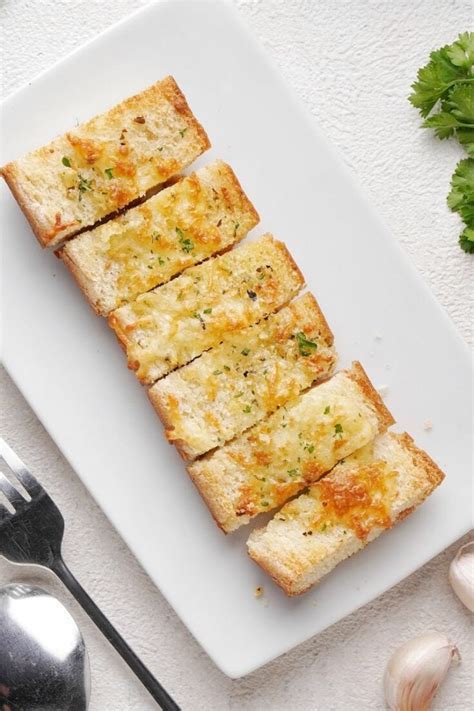 How much fat is in garlic toast - calories, carbs, nutrition