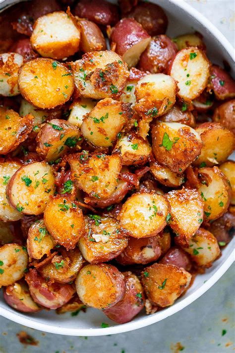 How much fat is in garlic-parmesan roasted potatoes (34801.2) - calories, carbs, nutrition