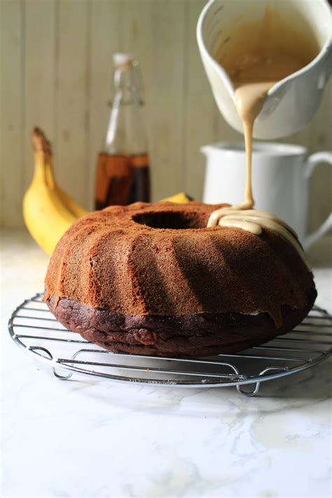 How much fat is in gluten free chocolate banana bundt cake - calories, carbs, nutrition