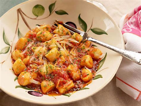 How much fat is in gnocchi with seafood marinara - calories, carbs, nutrition