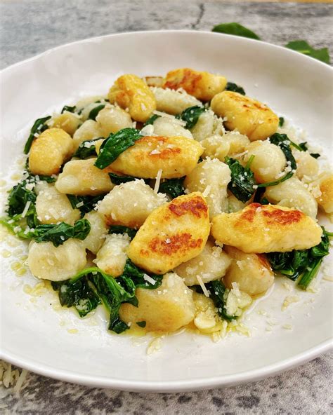 How much fat is in gnocchi with spinach & gorgonzola - calories, carbs, nutrition