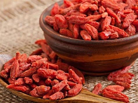 How much fat is in goji berries - calories, carbs, nutrition