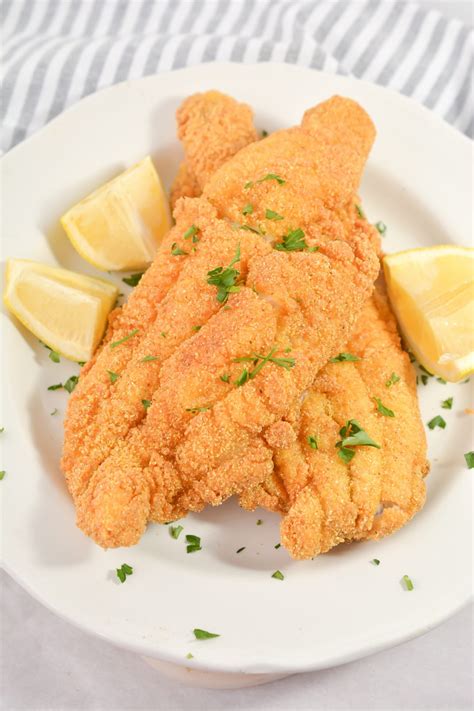 How much fat is in golden fried catfish - calories, carbs, nutrition