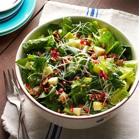 How much fat is in golden jewel apple pomegranate shaker salad (77041.16) - calories, carbs, nutrition