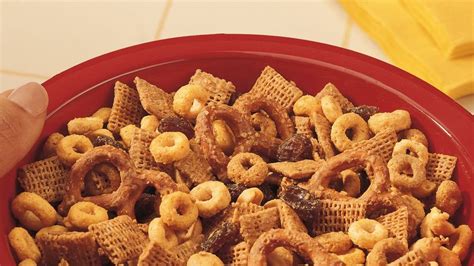 How much fat is in golden snack mix - calories, carbs, nutrition