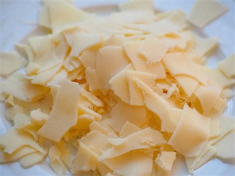How much fat is in gouda - calories, carbs, nutrition