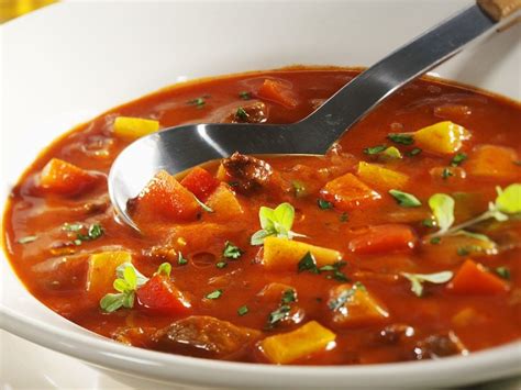 How much fat is in goulash soup - calories, carbs, nutrition