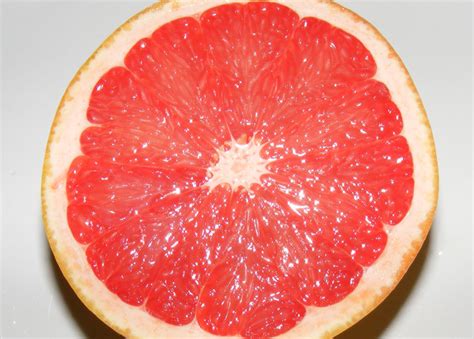 How much fat is in grapefruit, raw, pink and red and white, all areas - calories, carbs, nutrition