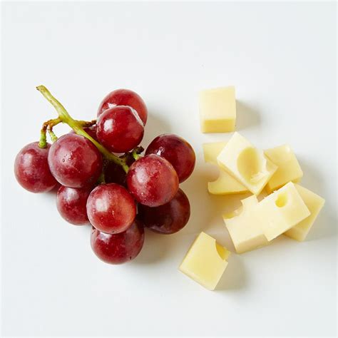 How much fat is in grapes and cheese refresher - calories, carbs, nutrition