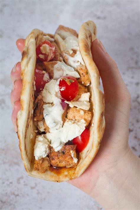 How much fat is in greek chicken souvlaki pita - calories, carbs, nutrition