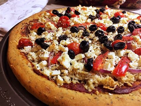 How much fat is in greek pizza slice - calories, carbs, nutrition