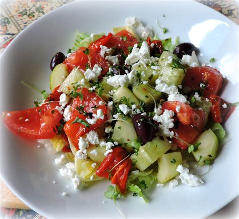 How much fat is in greek salad 6 oz - calories, carbs, nutrition