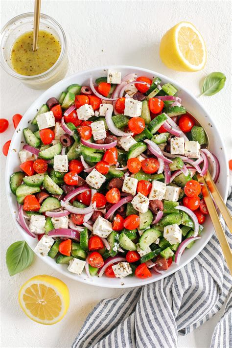 How much fat is in greek salad cucumbers - calories, carbs, nutrition