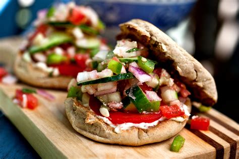 How much fat is in greek salad sub - calories, carbs, nutrition